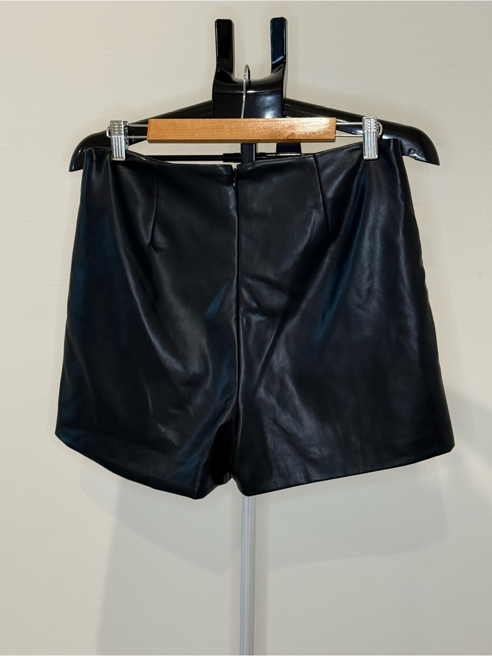 7 For All Mankind Black Faux Leather Skort Size M - Picture 6 of 12